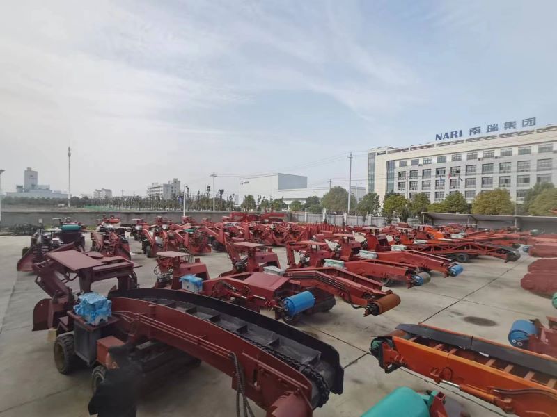 履帶式扒渣機(jī) 履帶式扒渣機(jī)